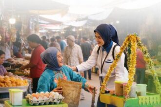 Peringatan Hari Perempuan Internasional menjadi momentum untuk kembali melihat bagaimana perempuan memainkan peran penting dalam menggerakkan perekonomian, tidak hanya di lingkup keluarga tetapi juga di komunitas.