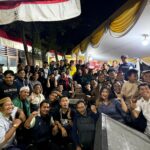 Suasana para awak media online, televisi dan radio saat berbuka puasa bersama dengan anak-anak yatim piatu di Pos Polisi Pondok Kopi, Duren Sawit, Jakarta Timur, Senin (9/3/2026) petang. Foto: Joesvicar Iqbal/ipol.id