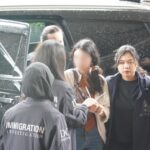 Perempuan warga negara Portugal berinisial MG, 30, tercatat sebagai buronan kasus pembunuhan berencana di negaranya, diringkus tim gabungan terdiri dari unsur Ditjen Imigrasi, Kantor Imigrasi Jakarta Selatan, serta tim Specialized Enforcement Section (SES) National Central Bureau (NCB) Interpol Indonesia pada Kamis (5/3/2026). Foto: Ist
