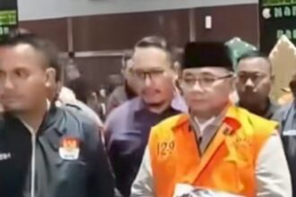 Eks Menag Yaqut Cholil Qoumas resmi ditahan KPK. Foto: Live streaming YT @kp