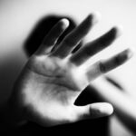 Ilustrasi seorang ustaz berinisial SAM yang disebut pernah menjadi juri ajang hafiz Al-Qur’an di salah satu stasiun televisi swasta dilaporkan atas dugaan pelecehan terhadap 5 santri laki-laki. Foto: Istock @Serghei Turcanu