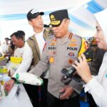 Wakapolri Komjen Pol Dedi Prasetyo bersama Dirut Bulog Ahmad Rizal Ramdhani dalam kegiatan Gerakan Pangan Murah (GPM) bersama Polri di Jakarta Utara, Jumat (13/3/2026). Foto: Ist