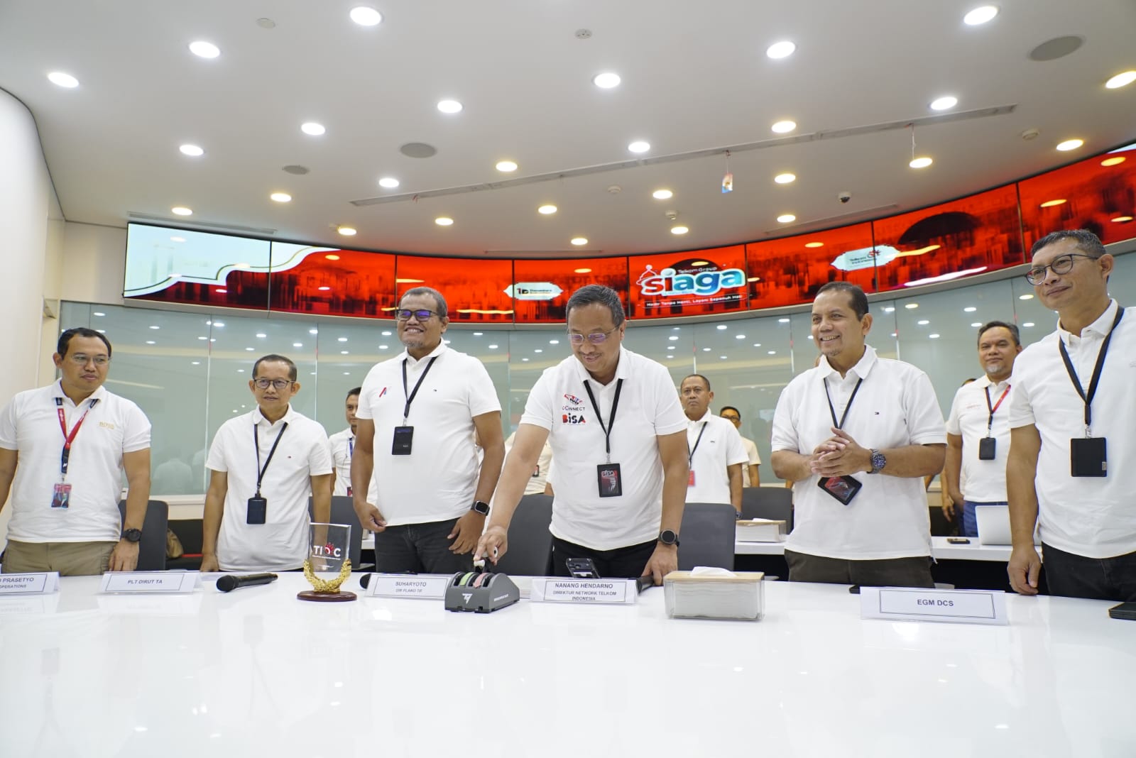 TelkomGroup menggelar Kick-Off Posko TelkomGroup SIAGA RAFI 2026 di Command Center Telkom Integrated Operation Center (TIOC) Jakarta yang dihadiri oleh Direktur Network Telkom Nanang Hendarno (ketiga dari kanan). Foto: Telkom Indonesia