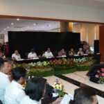 Suasana rapat koordinasi yang dilakukan saat pemantauan arus mudik di Pelabuhan Merak, Cilegon, Banten, pada Jumat (13/3/2026). Foto: Ist