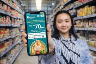 BNI menghadirkan program promo belanja bertajuk “Ramadan Berlomba Kebaikan Bersama BNI” yang memberikan diskon hingga Rp70.000 bagi nasabah yang bertransaksi di berbagai jaringan ritel modern selama bulan Ramadan. Foto: Dok BNI