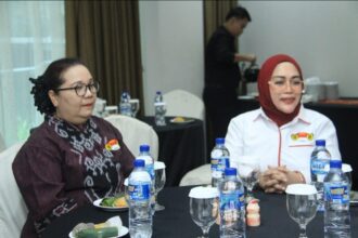 Ketua Pengrov PABSI NTB, Karina De Vega (kiri) dan Pengprov Papua Barat , Yanti