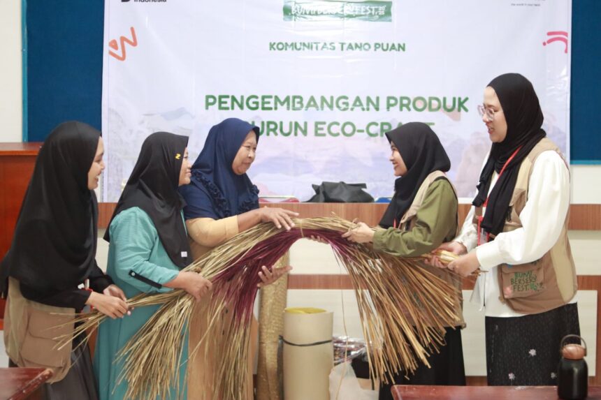Telkom terus memperkuat komitmennya dalam mendorong pemberdayaan perempuan melalui program pendampingan dan pengembangan UMKM binaan di berbagai daerah. Foto: Telkom Indonesia