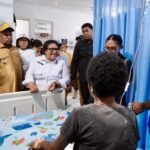 Wakil Menteri Dalam Negeri (Wamendagri) Ribka Haluk meninjau aktivitas pelayanan kesehatan di Rumah Sakit Umum Daerah (RSUD) Yowari, Sentani, Kabupaten Jayapura, Papua.