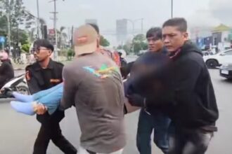 Empat motor pemudik terlibat tabrakan beruntun di Kota Cirebon, satu korban sampai tak sadarkan diri. Foto: Tangkap layar IG @radarcirebon