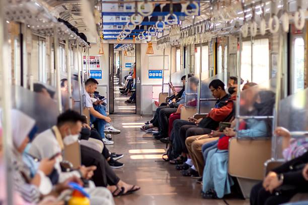 Ilustrasi Warga Jakarta siap-siap! Pemerintah DKI buat tarif transportasi umum cuma Rp1 di hari H dan H+1 Idul Fitri 2026. Foto: Istcok @fadfebrian