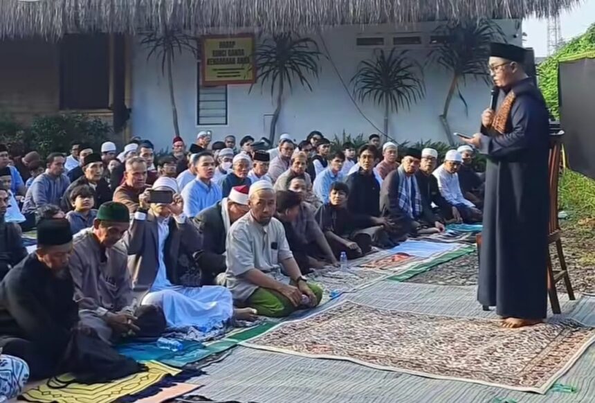 Sebagian warga di Depok sudah melaksanakan Salat Idul Fitri 1447 H hari ini. Digelar sederhana di pinggir jalan, tapi penuh khidmat dan kebersamaan. Foto: IG @infodepok_id
