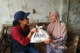 Bank Artha Graha Internasional (BAGI) Cabang Ujung Menteng bersama Artha Graha Peduli (AGP) kembali menggelar kegiatan sosial melalui program Pasar Murah Penjualan Subuh yang dilaksanakan di Jl. Raya Bekasi.