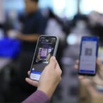 Melalui super apps BRImo, masyarakat dapat mengirim THR secara cepat dan aman hanya melalui smartphone. Foto: Dok BRI