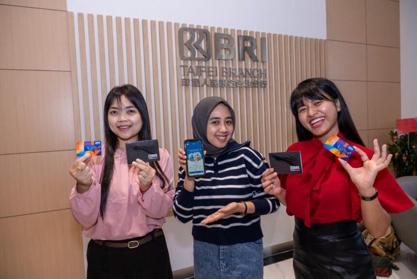 BRI terus memperkuat dukungannya bagi Pekerja Migran Indonesia (PMI) dan keluarga melalui layanan remitansi yang terintegrasi, guna memudahkan pengiriman dana dari luar negeri ke tanah air, termasuk pada momentum Ramadan dan Lebaran. Foto: Dok BRI
