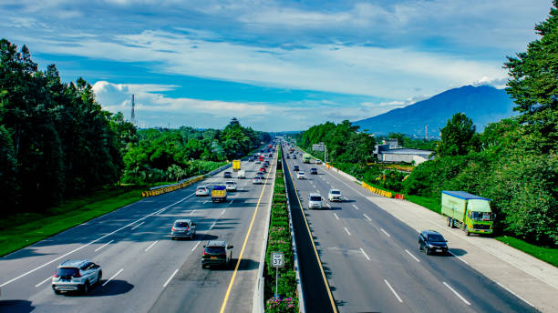 Ilustrasi, Pemerintah sudah menyiapkan rekayasa lalu lintas mulai dari one way, contraflow, hingga ganjil genap di sejumlah ruas tol utama. Foto: Istock @Bagir Alaydrus