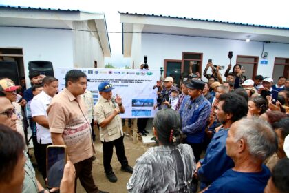 Muhammad Tito Karnavian saat meninjau lokasi pembangunan huntap di Desa Dolok Nauli, Kecamatan Adian Koting, Kabupaten Tapanuli Utara, Sumatera Utara (Sumut), Kamis (26/3/2026). Peninjauan itu dilakukan bersama Menteri Perumahan dan Kawasan Permukiman (PKP) Maruarar Sirait.