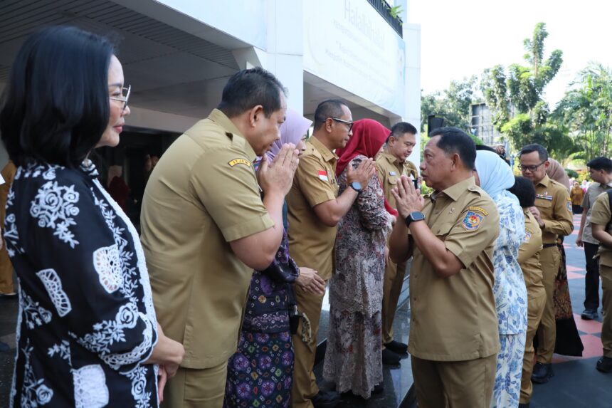 Menteri Dalam Negeri (Mendagri) Muhammad Tito Karnavian menekankan pentingnya peningkatan kinerja Aparatur Sipil Negara (ASN) di lingkungan Kementerian Dalam Negeri (Kemendagri) dan Badan Nasional Pengelola Perbatasan (BNPP) pasca-libur Idulfitri 1447 Hijriah