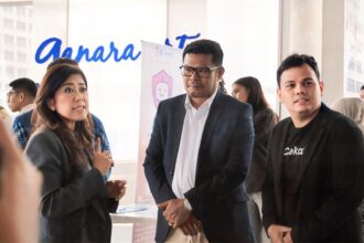 Ketua Komisi Nasional Perlindungan Anak (Komnas PA), Agustinus Sirait (mengenakan kemeja putih jas hitam). Foto: Ist