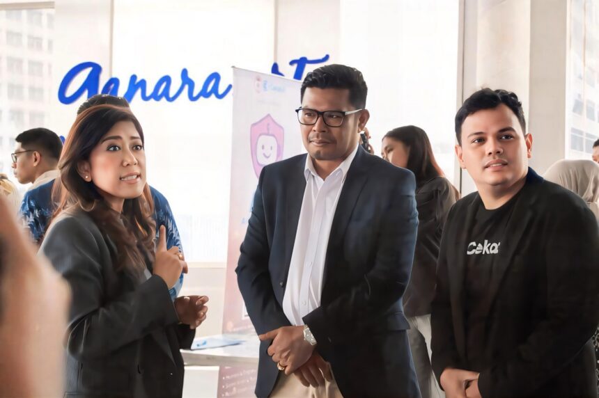 Ketua Komisi Nasional Perlindungan Anak (Komnas PA), Agustinus Sirait (mengenakan kemeja putih jas hitam). Foto: Ist