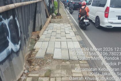 Penampakan paving block atau konblok trotoar di Jalan Metro Pondok Indah, Kebayoran Lama, Jakarta Selatan, sebelumnya digantikan dengan hebel setelah dibongkar tanpa izin diduga oleh pihak tidak bertanggung jawab, beberapa waktu lalu. Foto: Ist
