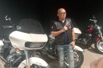 Direktur Utama Anak Elang Harley-Davidson, Suherli saat menggelar "Harley night IFTAR” pada Jumat (13/3/2026).
