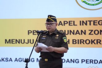 Jamdatun) R Narendra Jatna saat memimpin apel pencanangan pembangunan Zona Integritas menuju Wilayah Birokrasi Bersih dan Melayani (WBBM) di lingkungan satuan kerja Jamdatun, Kejaksaan Agung, Jakarta, Senin (2/3/2026). Foto: Dok Puspenkum Kejaksaan Agung