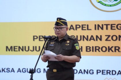 Jamdatun) R Narendra Jatna saat memimpin apel pencanangan pembangunan Zona Integritas menuju Wilayah Birokrasi Bersih dan Melayani (WBBM) di lingkungan satuan kerja Jamdatun, Kejaksaan Agung, Jakarta, Senin (2/3/2026). Foto: Dok Puspenkum Kejaksaan Agung