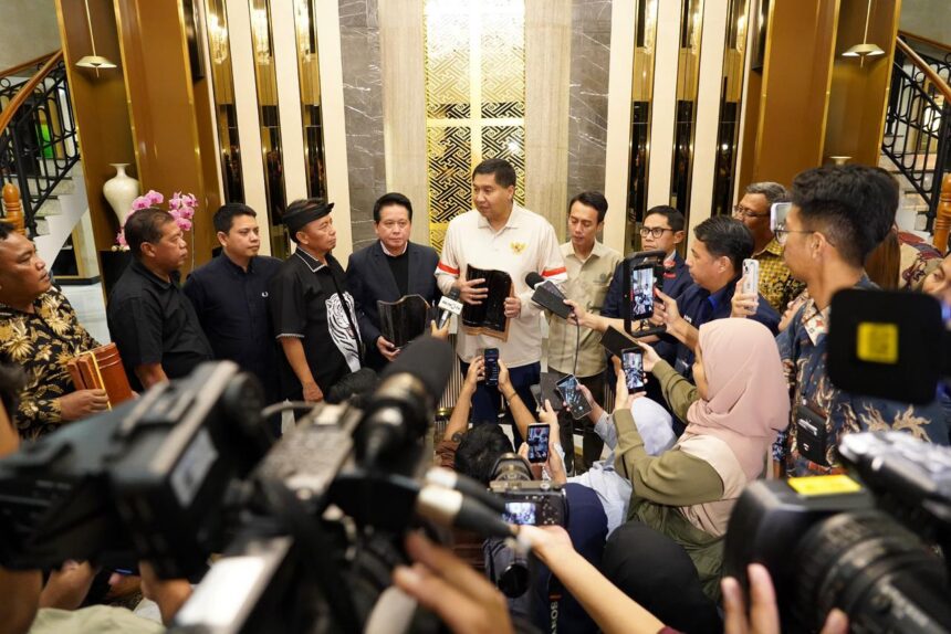 Direktur Utama BRI Hery Gunardi, didampingi Direktur Consumer Banking BRI Aris Hartanto, saat menerima kunjungan Menteri Perumahan dan Kawasan Permukiman Maruarar Sirait, Komisioner BP Tapera Heru Pudyo Nugroho, Bupati Majalengka Eman Suherman, serta Sekretaris Daerah Provinsi Jawa Barat Herman Suryatman di BRILiaN Club, Jakarta, pada Jumat (27/02). Foto: Dok BRI