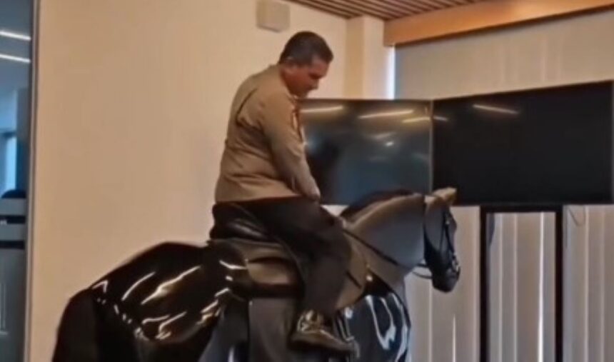 Simulator Kuda Polri