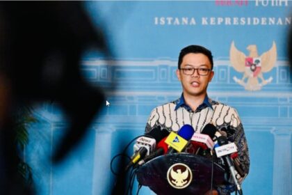 Menteri Luar Negeri Sugiono memberikan keterangannya kepada awak media di Istana Kepresidenan Jakarta, pada Selasa, 3 Maret 2026. Foto: BPMI Setpres/