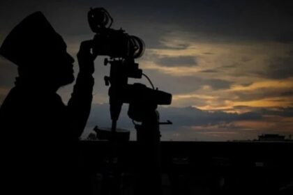 Ilustrasi pemantauan hilal. Foto: NU Online