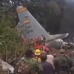 Pesawat militer Kolombia jatuh saat lepas landas. Foto: Tangkapan layar video