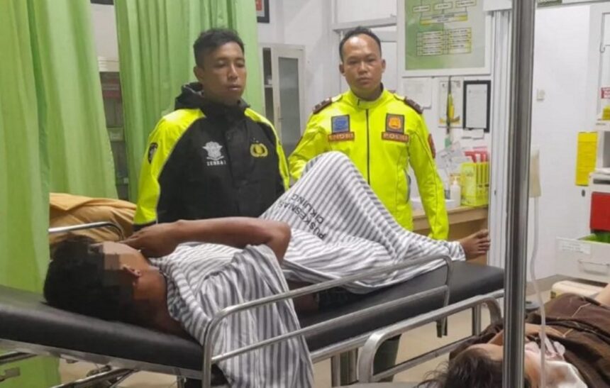 Korban kecelakaan di Majalengka mendapatkan perawatan. Foto: Polres Majalengka