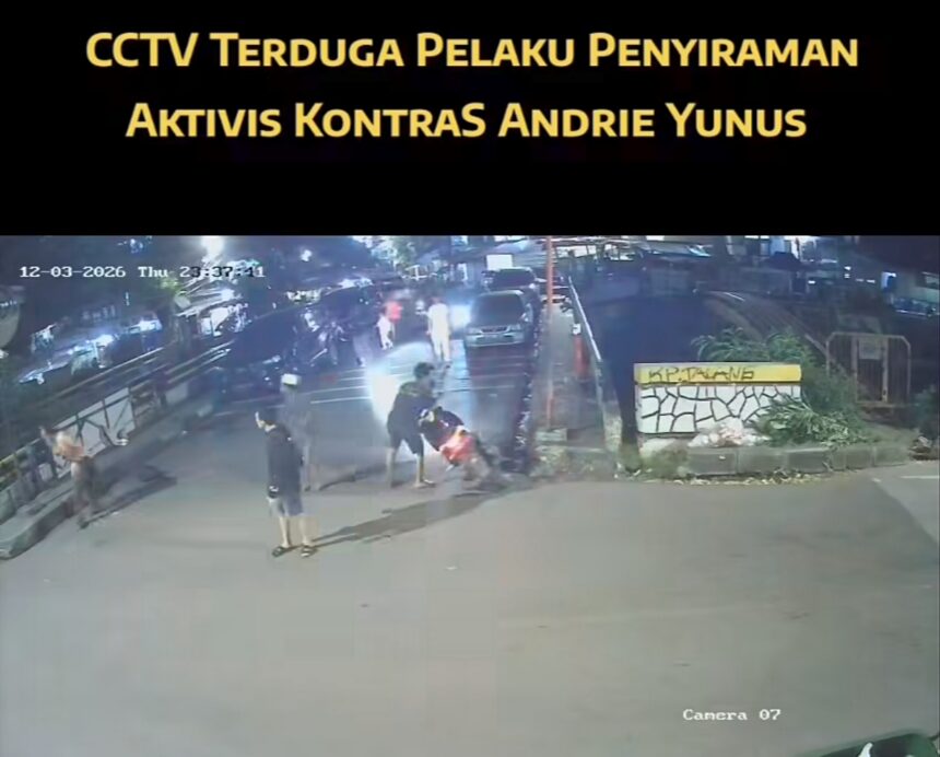 Aktivis Andrie Yunus sesaat setelah disiram air keras oleh oknum. Foto: Tangkap layar CCTV IG @bangm3lky