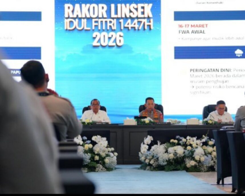 Kapolri Jenderal Listyo Sigit Prabowo saat memimpin rapat koordinasi lintas terkait kesiapan operasi ketupatan di Gedung PTIK, Jakarta Selatan, Senin (2/3/2026). Foto: Ist
