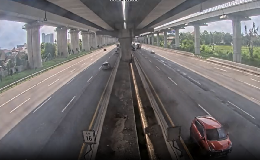 Tampak jalan tol Jakarta-Cikampek yang lancar dua arah pada Selasa 24 Maret 2025. Foto: TMC Polda Metro Jaya