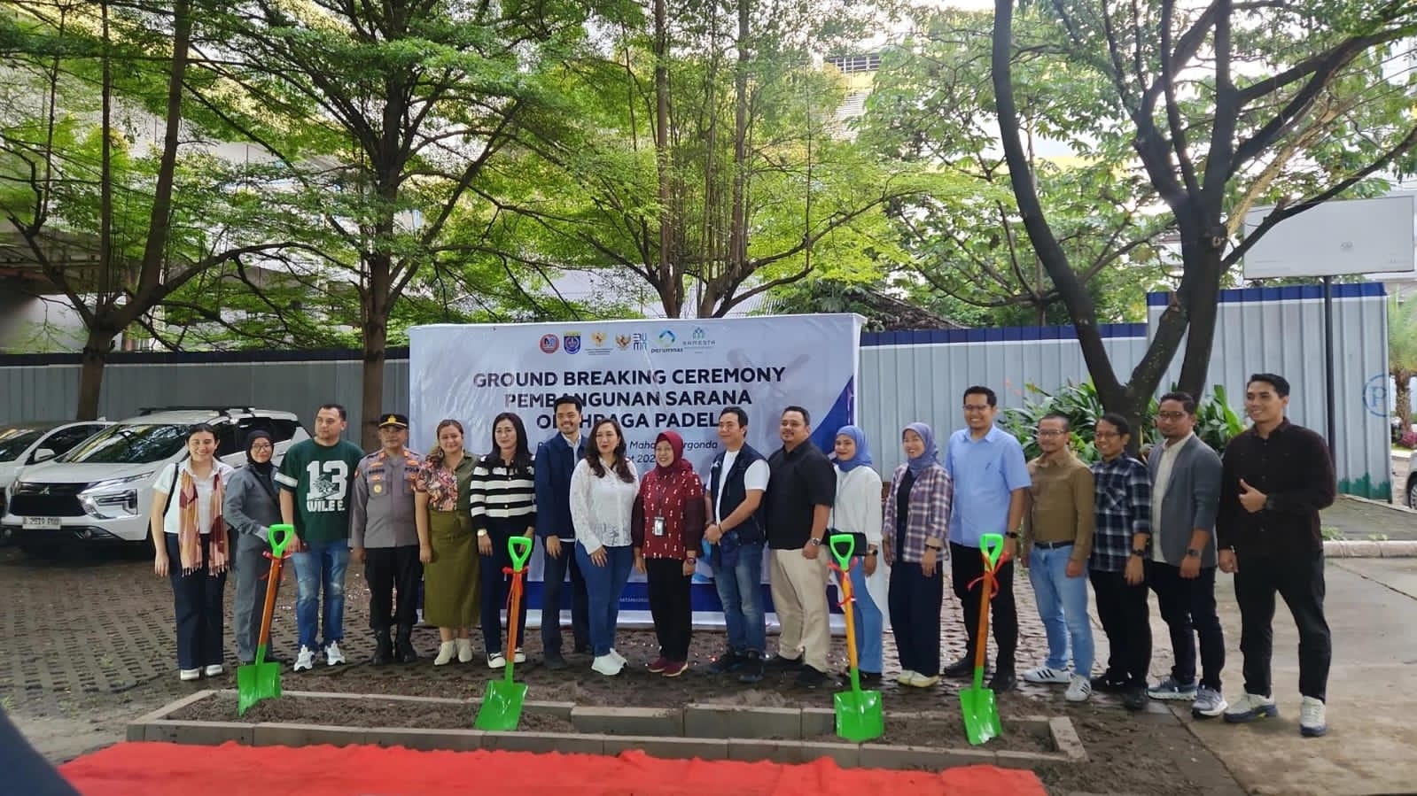Ground Breaking lapangan Padel di kawasan apartemen Mahata. Foto: Dok HIPMI Depok