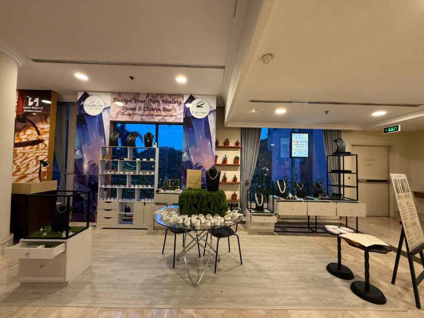 Hotel Ciputra Jakarta berkolaborasi dengan Ellyhan Jewelry menghadirkan D.I.Y Corner terbaru yang berlokasi di area lobby hotel. (dok. Hotel Ciputra Jakarta).