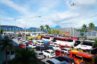 PT ASDP Indonesia Ferry (Persero) memastikan antrean kendaraan menuju Pelabuhan Gilimanuk telah berhasil terurai, dengan seluruh kendaraan kini terkendali di dalam area buffer zone. (dok. ASDP).
