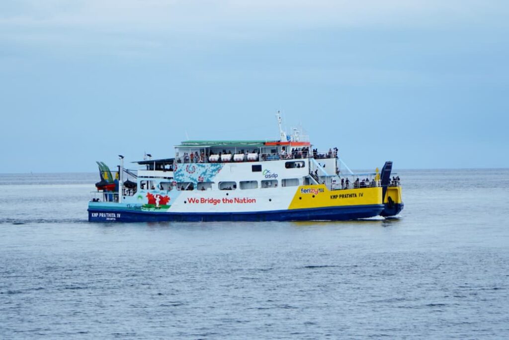 PT ASDP Indonesia Ferry (Persero) memastikan antrean kendaraan menuju Pelabuhan Gilimanuk telah berhasil terurai, dengan seluruh kendaraan kini terkendali di dalam area buffer zone. (dok. ASDP).