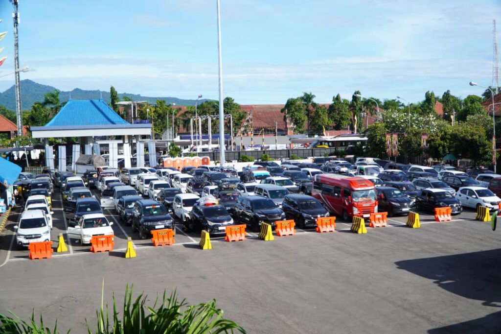 PT ASDP Indonesia Ferry (Persero) menegaskan bahwa pengelolaan arus kendaraan di Pelabuhan Gilimanuk kini telah kembali stabil dan terkendali. (dok.ASDP).