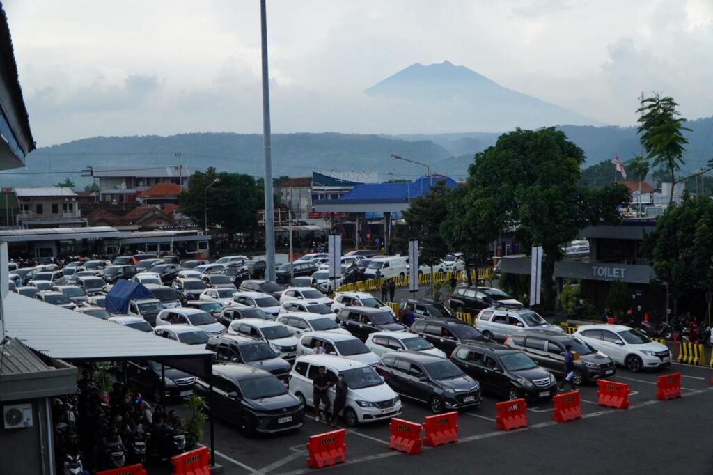 Puncak arus balik di Ketapang–Gilimanuk menguat, PT ASDP Indonesia Ferry (Persero) memastikan seluruh layanan penyeberangan tetap berjalan optimal. (dok. ASDP).
