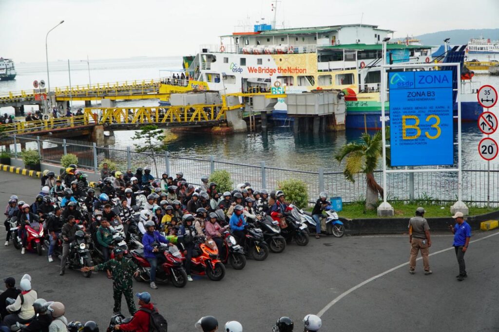 Puncak arus balik di Ketapang–Gilimanuk menguat, PT ASDP Indonesia Ferry (Persero) memastikan seluruh layanan penyeberangan tetap berjalan optimal. (dok. ASDP).