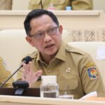 Mendagri Muhammad Tito Karnavian saat Rapat Kerja dan Rapat Dengar Pendapat bersama Komisi II DPR RI di Kompleks Parlemen, Senayan, Jakarta, Senin (30/3/2026). Foto: Kemendagri