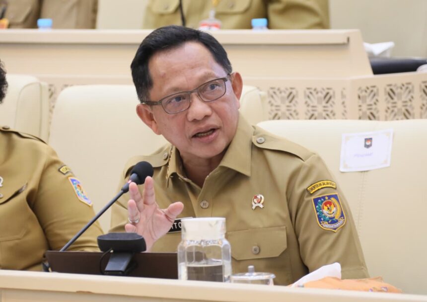 Mendagri Muhammad Tito Karnavian saat Rapat Kerja dan Rapat Dengar Pendapat bersama Komisi II DPR RI di Kompleks Parlemen, Senayan, Jakarta, Senin (30/3/2026). Foto: Kemendagri