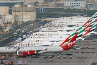 Dubai International Airport kembali mengalami gangguan operasional setelah insiden drone memicu kebakaran di area sekitar bandara pada Senin (16/3/2026).