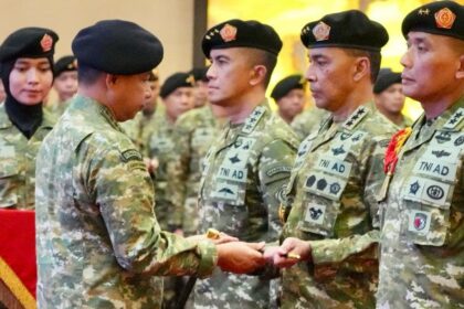 Letjen TNI Lucky Avianto saat dilantik menjadi Panglima Komando Gabungan Wilayah Pertahanan atau Pangkogabwilhan III. Foto: Dok Mabes TNI