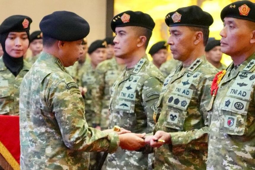Letjen TNI Lucky Avianto saat dilantik menjadi Panglima Komando Gabungan Wilayah Pertahanan atau Pangkogabwilhan III. Foto: Dok Mabes TNI