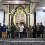 KEBERSAMAAN: kegiatan buka bersama di Masjid Jami’ Al Hidayah di Kelurahan Ceger, Kecamatan Cipayung, Jakarta Timur. Foto: BPJS Ketenagakerjaan