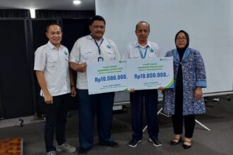 PROTEKSI: Penyerahan manfaat program BPJS Ketenagakerjaan kepada me ahli waris di Jakarta.  Foto: BPJS Ketenagakerjaan